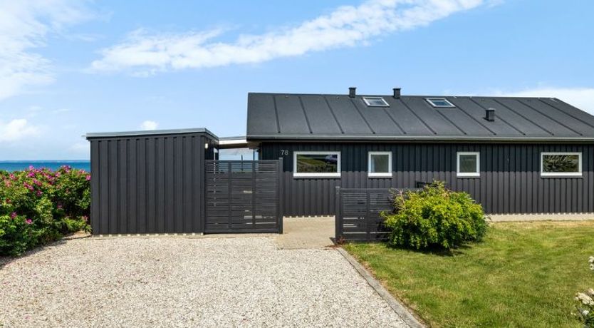 Photo of "Drusilla" - 140m from the sea