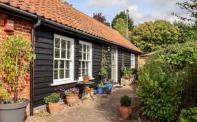 Photo of Courtyard Cottage, Poplar Farm Barn