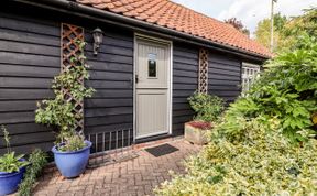 Photo of Courtyard Cottage, Poplar Farm Barn