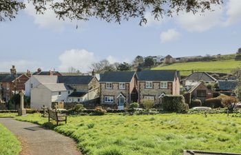 Holly Cottage Holiday Home