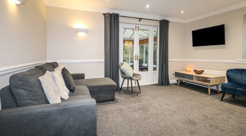 Photo of 25 Saturn Croft