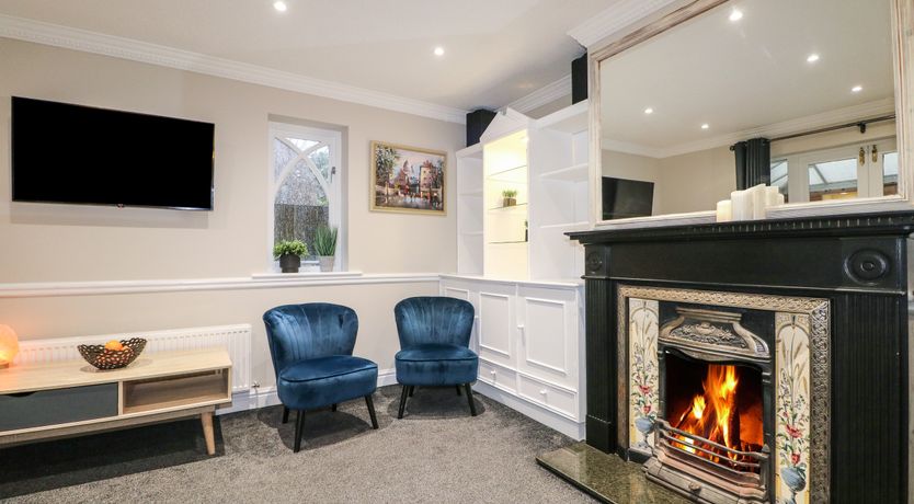 Photo of 25 Saturn Croft