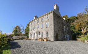 Photo of Llwynderw Hall