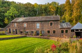 Photo of bank-barn-wreay