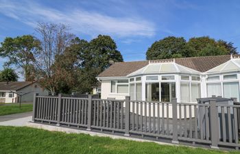 Trem-Yr-Afon Holiday Home