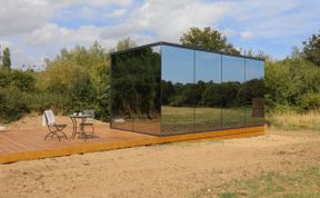 Photo of Pound Farm Mirror Houses: Meadow ÖÖD