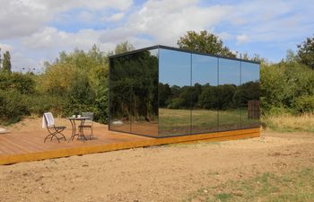 Pound Farm Mirror Houses: Meadow ÖÖD Holiday Home