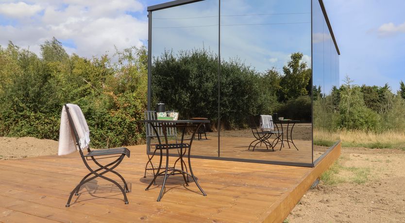 Photo of Pound Farm Mirror Houses: Meadow ÖÖD