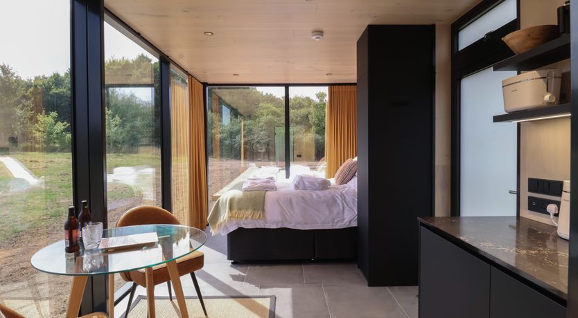 Photo of Pound Farm Mirror Houses: Meadow ÖÖD