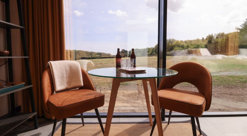 Photo of Pound Farm Mirror Houses: Meadow ÖÖD