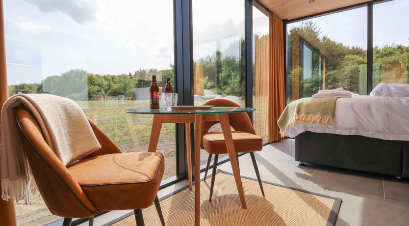 Photo of Pound Farm Mirror Houses: Meadow ÖÖD