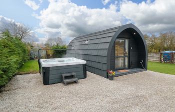 Bumblebee Glamping Pod Holiday Home