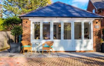 The Garden Room Holiday Home