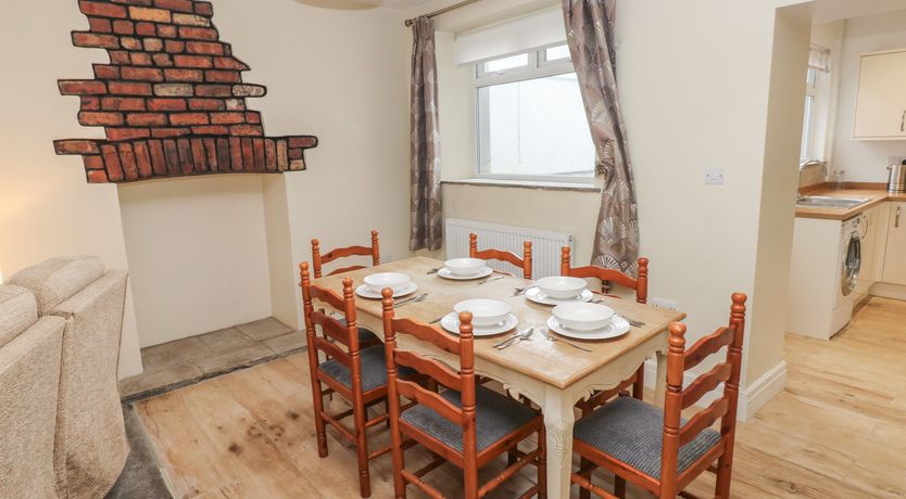 Photo of 32 Bridgend Road