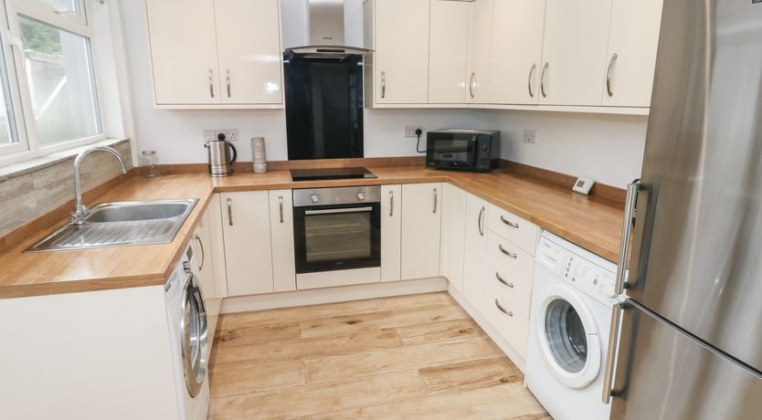 Photo of 32 Bridgend Road