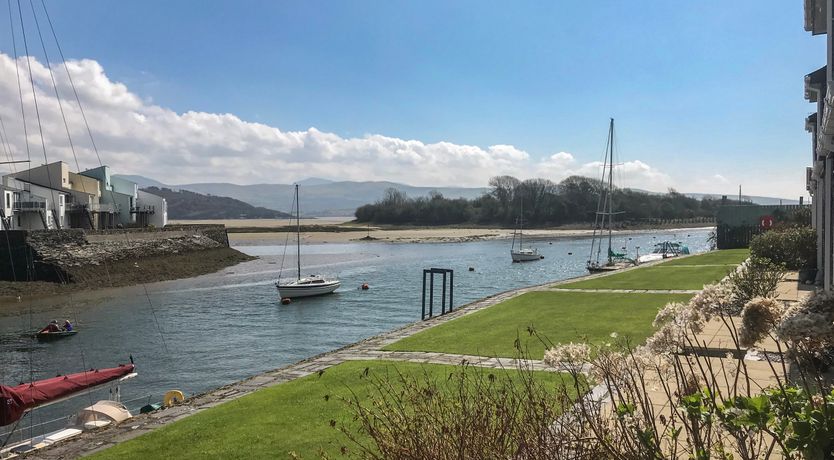 Photo of Oakley View Apartment