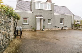 Y Bwthyn Holiday Home