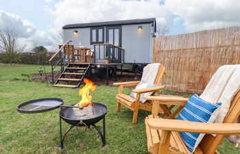 Shepherds Hut - Ash Holiday Home