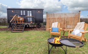 Photo of Shepherds Hut - Oak