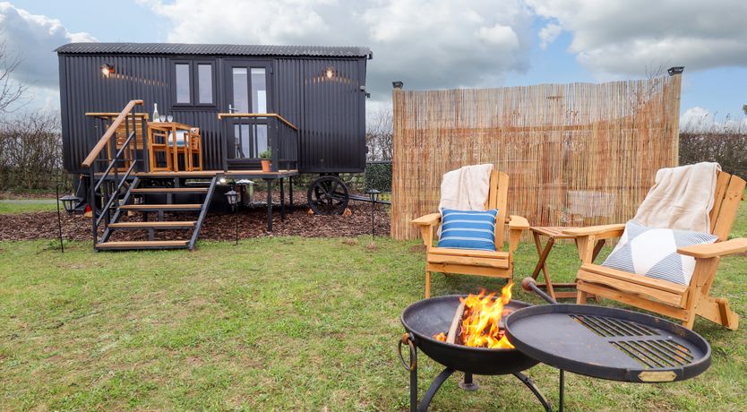 Photo of Shepherds Hut - Oak