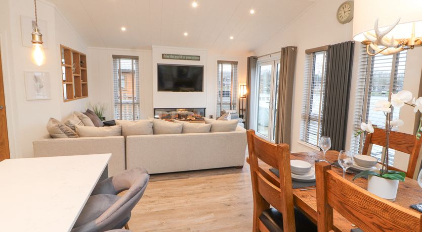 Photo of 12A Lake Escape