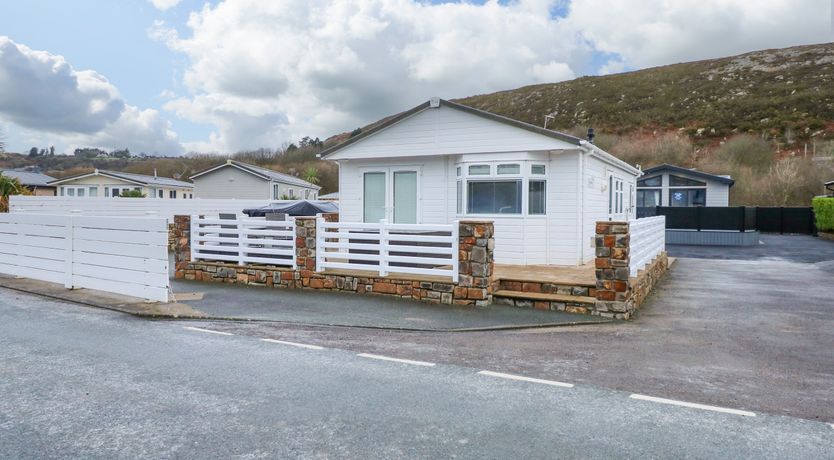 Photo of Un Diwrnod (One Day) The Warren T22