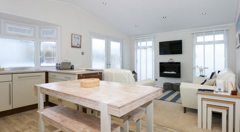 Photo of Un Diwrnod (One Day) The Warren T22