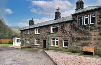 Dovestone Cottage Holiday Home