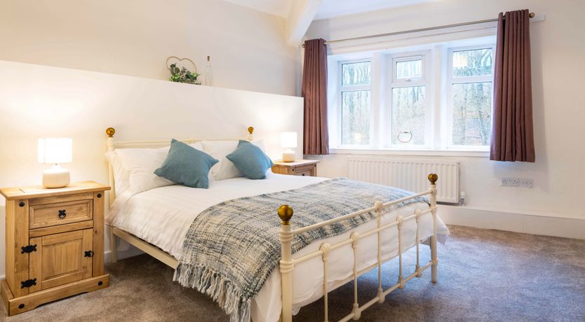 Photo of Dovestone Cottage