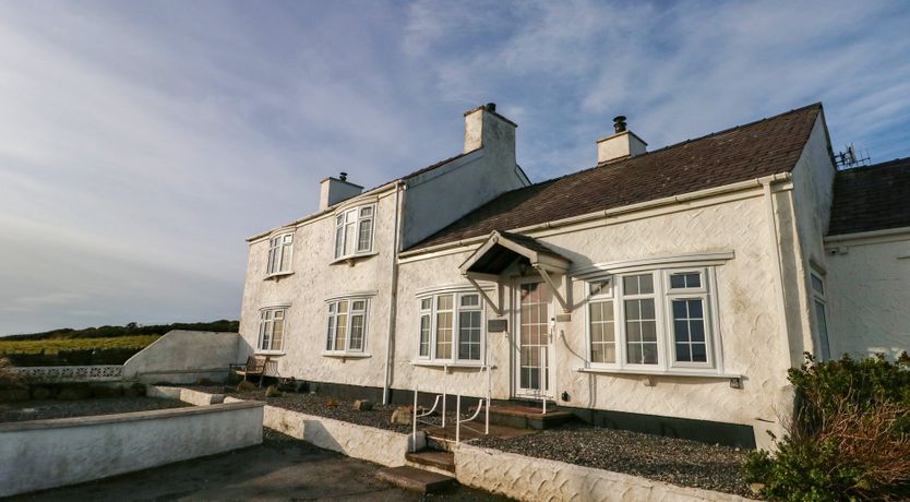 Photo of Fferm Porthdafarch South Farm House