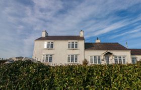 Photo of fferm-porthdafarch-south-farm-house