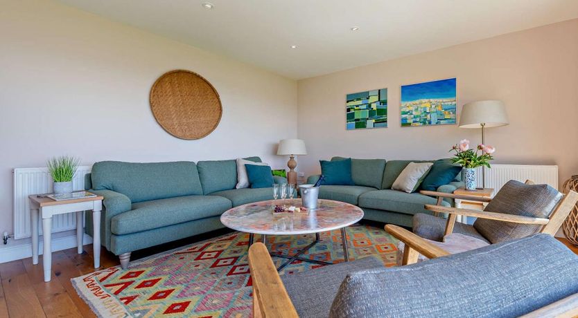 Photo of 3 Bed in Ashford