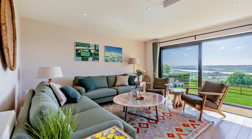 Photo of 3 Bed in Ashford