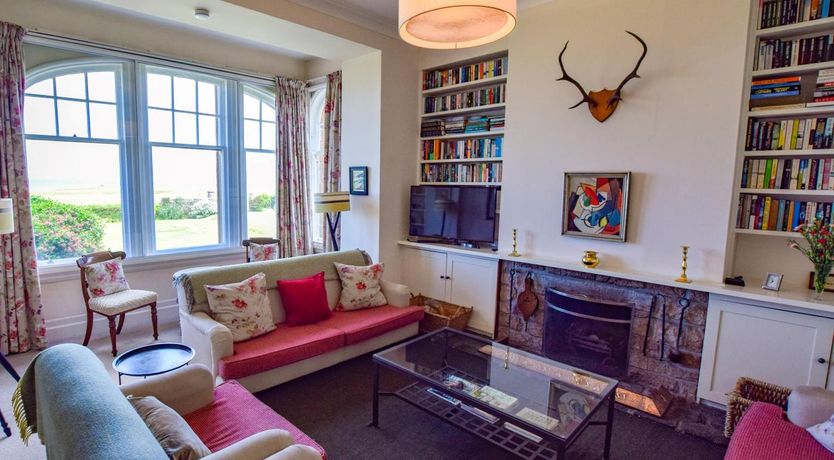 Photo of 5 Bed in Campbelltown