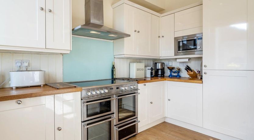 Photo of 5 Bed in Campbelltown