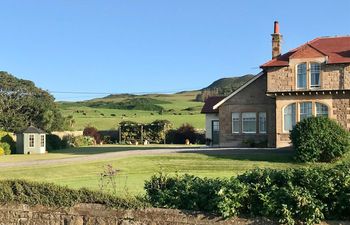 5 Bed in Campbelltown Holiday Home