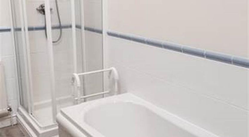 Photo of 3 Bed in Tenby