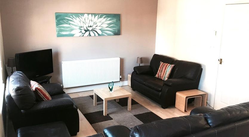 Photo of 3 Bed in Tenby