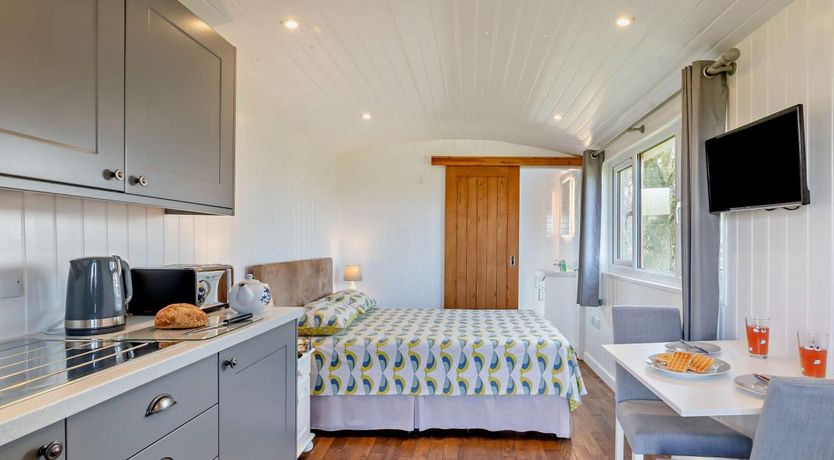 Photo of 1 Bed in Whitchurch Canonicorum