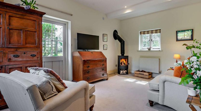 Photo of 1 Bed in Fifehead Neville