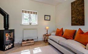Photo of 1 Bed in Fifehead Neville