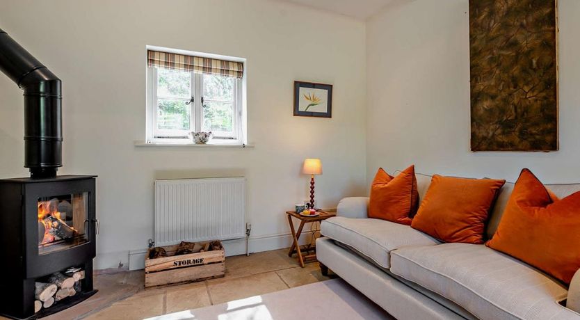 Photo of 1 Bed in Fifehead Neville