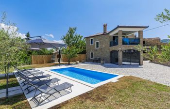 Solaria Holiday Home