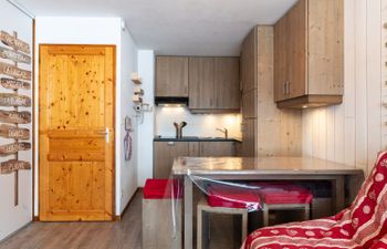 Les Sitelles Holiday Home