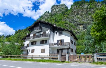Leonardi Terrace Holiday Home