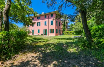 Pino Apartment 2 Holiday Home