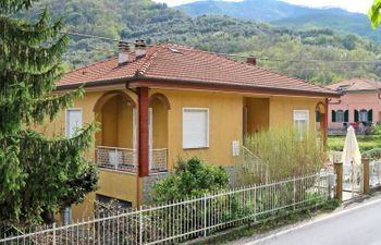 Gialla Holiday Home