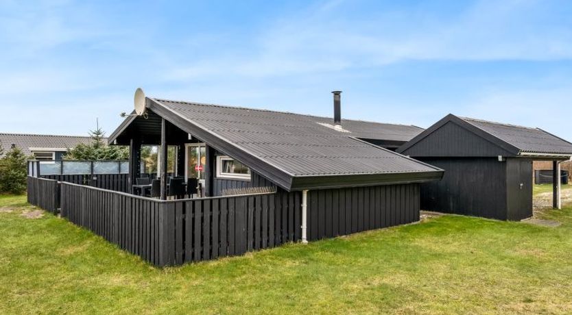 Photo of "Erblin" - 400m from the sea