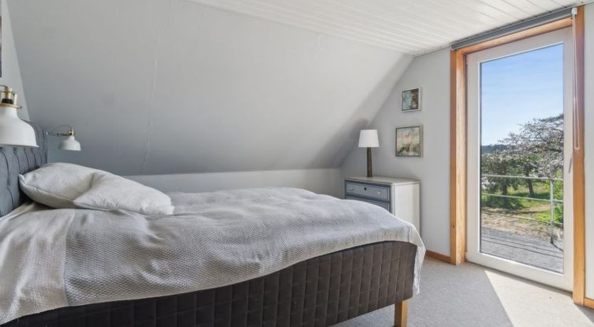 Photo of "Hakon" - 40m from the sea