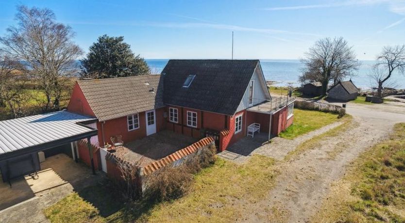 Photo of "Hakon" - 40m from the sea